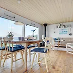 Two-bedroom In 펜션 *