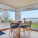 Two-bedroom In 펜션