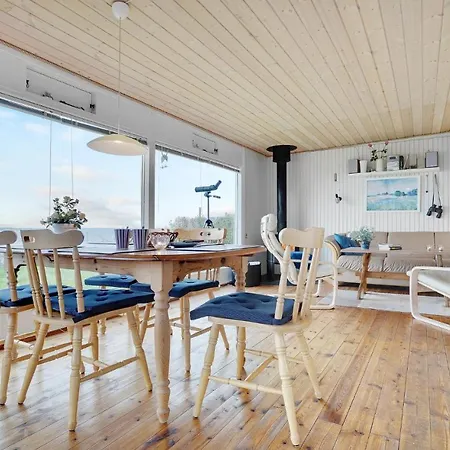 Two-bedroom In Holiday home *